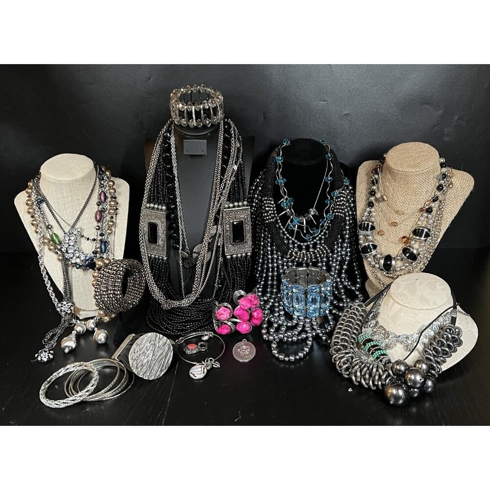 34pc Vintage Wearable Costume Jewelry Lot Black Silver Tone Necklaces Bracelets
